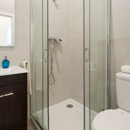 Апартаменты Central Downtown By Central Hill Apartments *